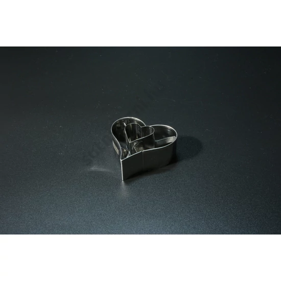 Szív alakú linzerkiszúró közép kiszúróval dupla szív 